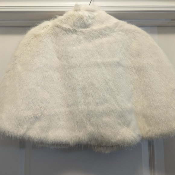 David's Bridal Faux-Fur Mock Neck Capelet - Picture 2 of 5